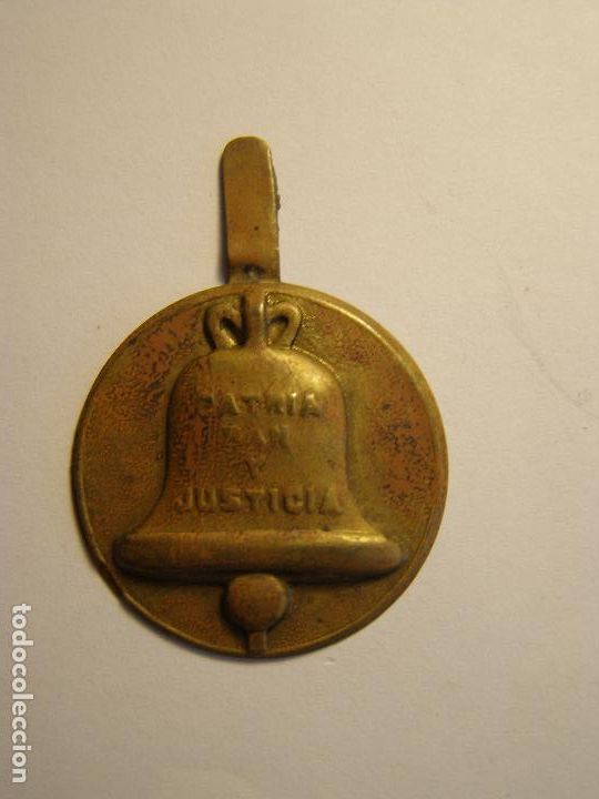 Military Antiques: INSIGNIA DE AUXILIO SOCIAL METALICA.