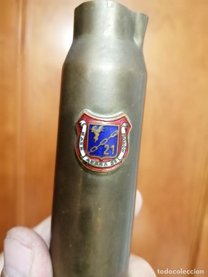 Militaria: CASQUILLO. BASE AEREA DE MORON, ESCUDO ESCUADRON 21--MIDE: 10 C.M. ALTURA X 3 C.M. DIAMETRO,VER