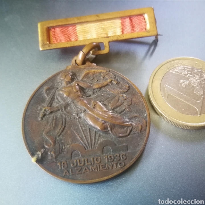Military Antiques: Medalla Dia de la Victoria - Guerra Civil Espa&ntilde;ola - Franquismo