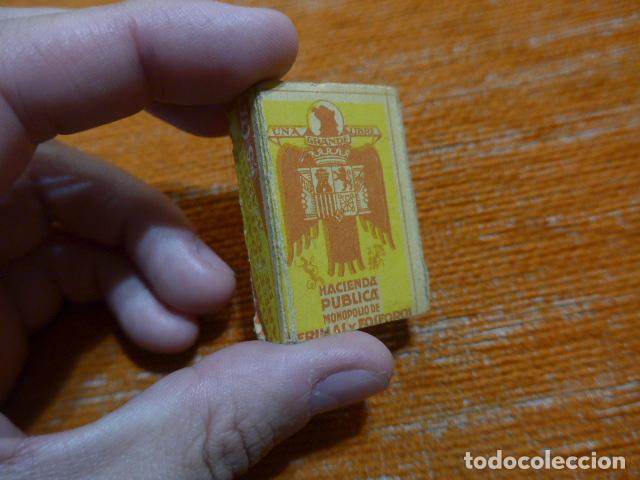 Militaria: Antigua caja de cerillas franquista, original.