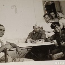 Militaria: GUERRA CIVIL FOTO PILOTO Y CONDUCTORES EN GARAJE PINZA 1938 SAN JAVIER LOS ALCÁZARES. Lote 312976548