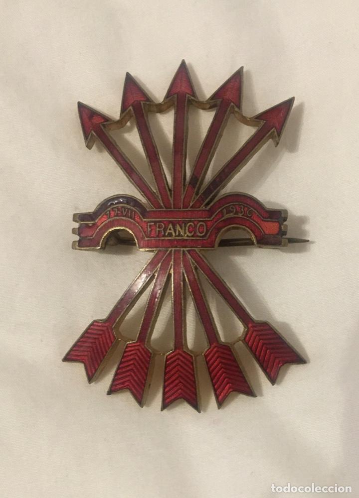 Militaria: Yugo y flechas esmaltado gran calidad &eacute;poca guerra civil