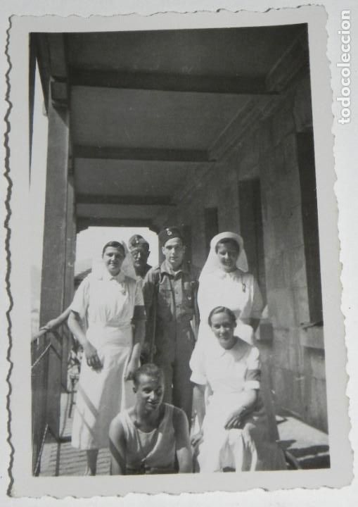 Militaria: ANTIGUA FOTOGRAFIA GUERRA CIVIL, HOSPITAL NACIONAL, ENFERMERAS, MIDE 8,5 X 5,8 CMS.