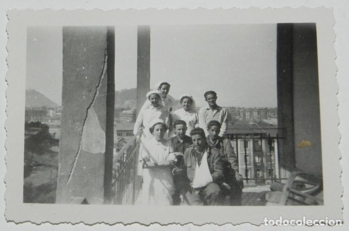 Militaria: ANTIGUA FOTOGRAFIA GUERRA CIVIL, HOSPITAL NACIONAL, ENFERMERAS, MIDE7 X 5 CMS.