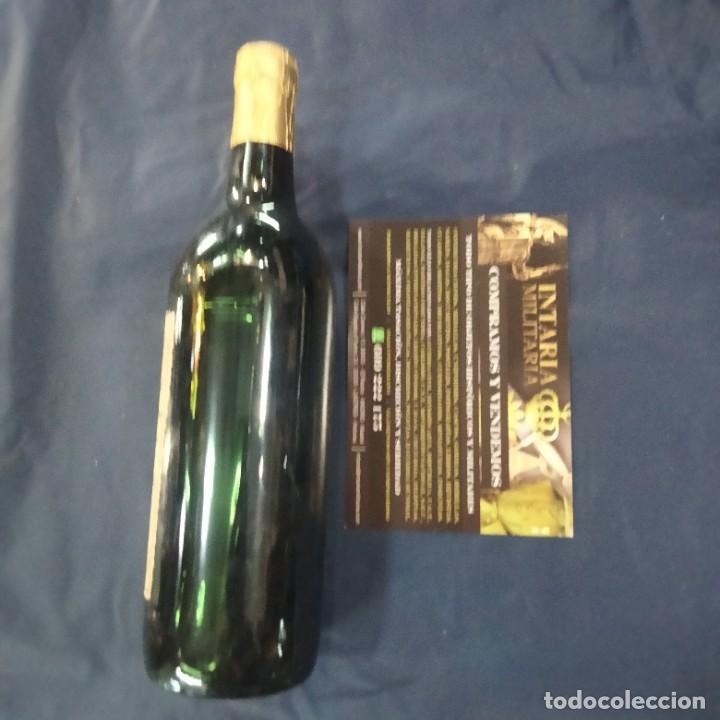 Militaria: Vino de la falange - Foto 3