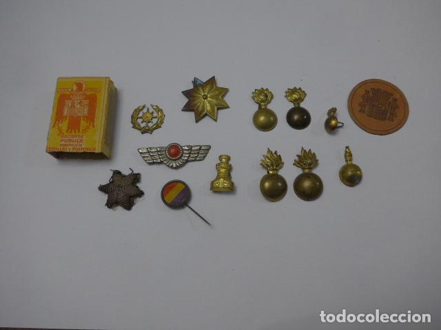 Military Antiques: Lote de antiguas insignias de guerra civil originales + caja cerillas + moneda republicana