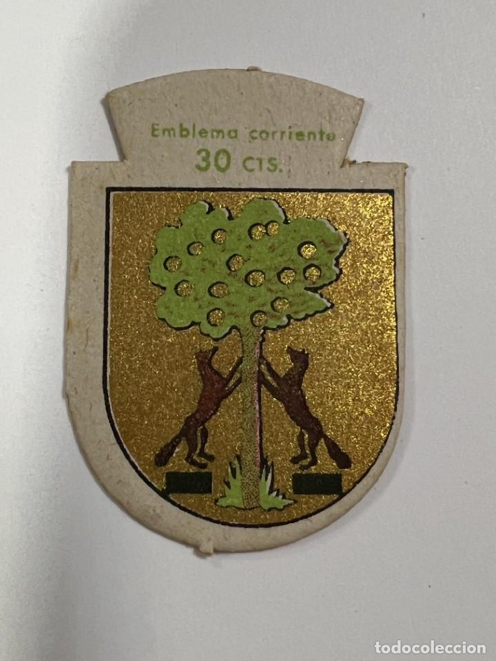 Militaria: EMBLEMA DE AUXILIO SOCIAL DE 30 CENTIMOS. SERIE E N&ordm; 1. ISABEL CLARA EUGENIA