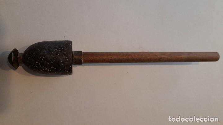 Militaria: Granada de mano de la guerra civil tipo chinito inerte y limpia