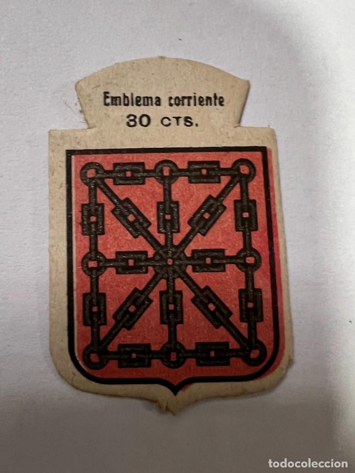 Militaria: EMBLEMA DE AUXILIO SOCIAL DE 30 C&Eacute;NTIMOS. SERIE B. N&ordm; 18. NAVARRA