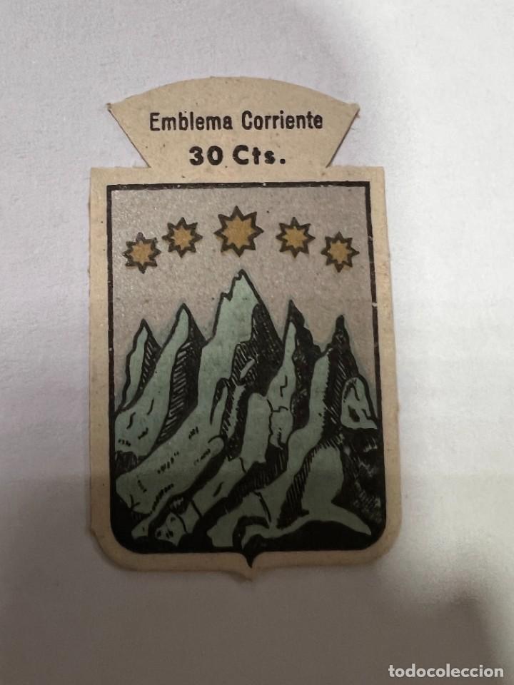Militaria: EMBLEMA DE AUXILIO SOCIAL DE 30 C&Eacute;NTIMOS. SERIE B. N&ordm; 52. PE&Ntilde;A