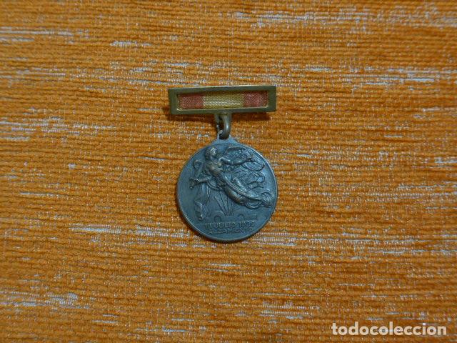 Military Antiques: Antigua medalla del alzamiento nacional y la victoria de guerra civil, original.