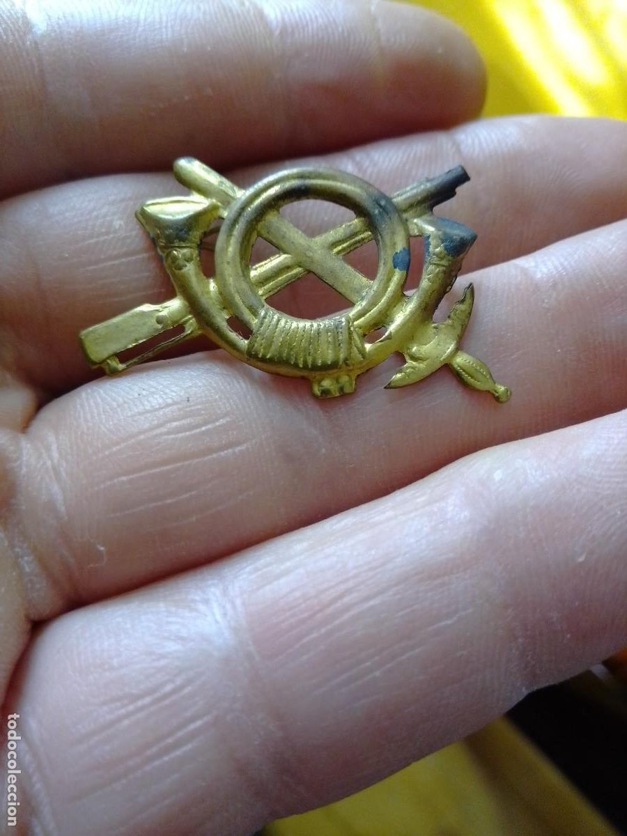 Militaria: INSIGNIA INFANTERIA PARA GORRA PLATO REP&Uacute;BLICA Y GUERRA CIVIL