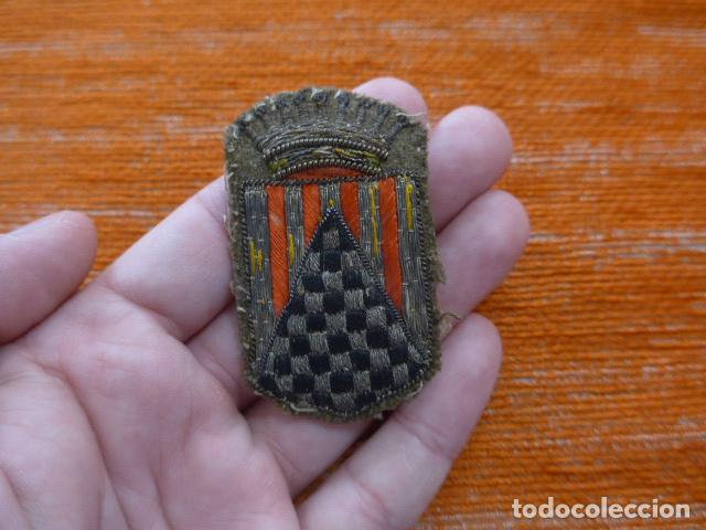 Militaria: Antiguo parche de brazo bordado de oficial del Cuerpo de Urgel, original, Guerra civil.