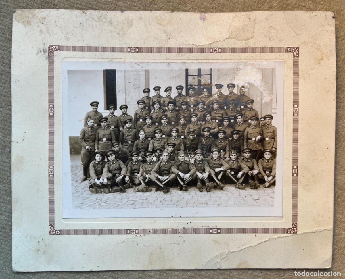 Militaria: Fotograf&iacute;a militar Regimiento de Caballer&iacute;a N&deg; 10 - 4&deg; Escuadr&oacute;n (Barcelona) - Con su sobre - Republ