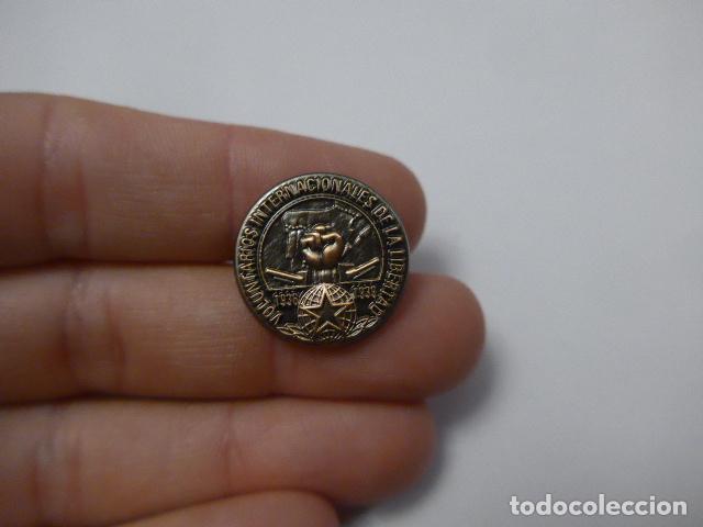 Militaria: Antigua insignia de a&ntilde;os 90 de Voluntarios internacionales de la libertad, brigadas internacionales