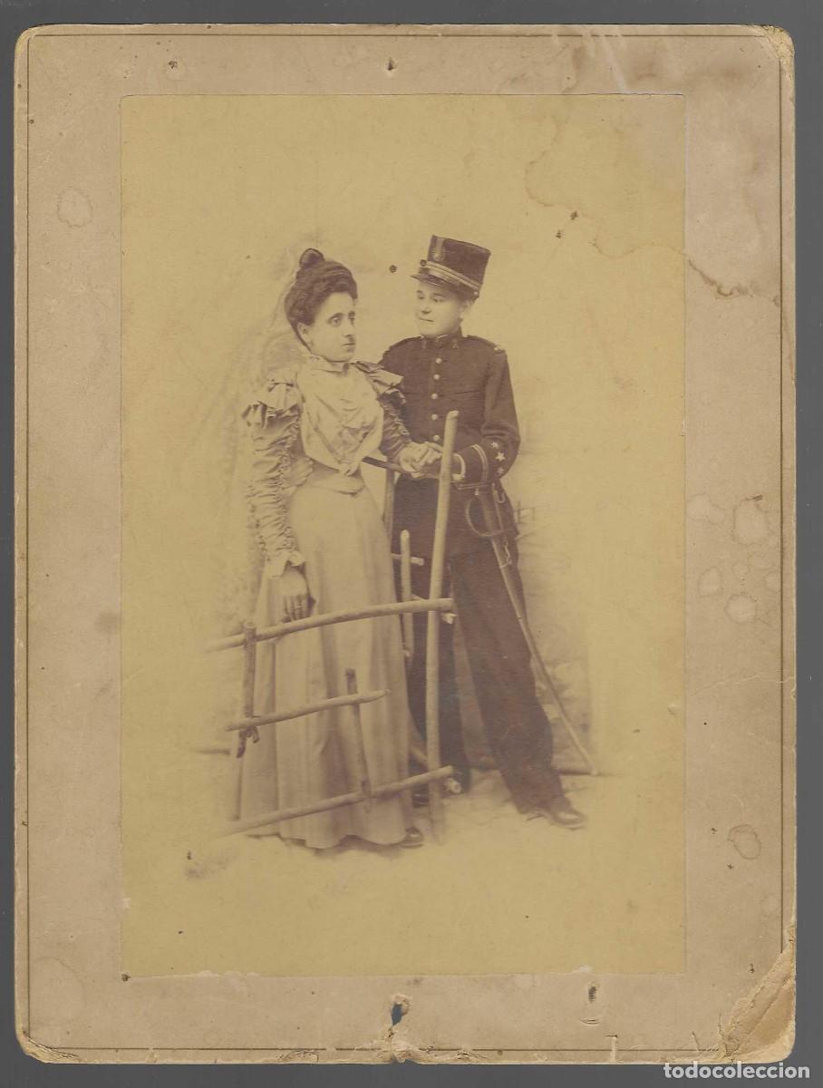 Militaria: FOTO DE MUJER CON MILITAR, MIDE: 24 X 18 C. M -VER FOTOS