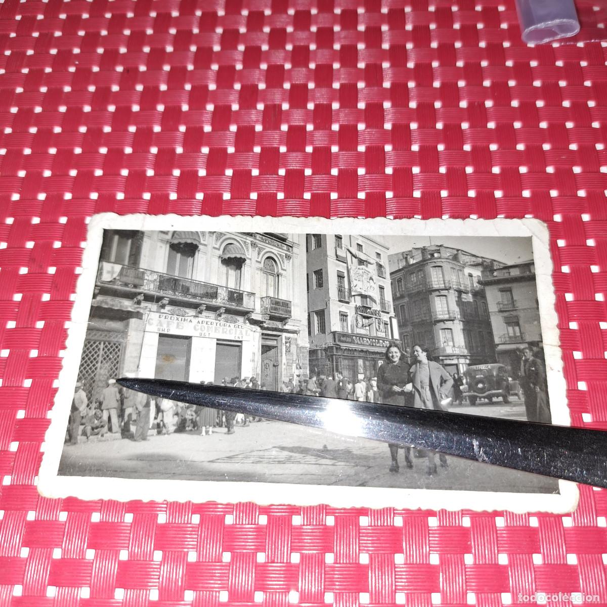 Militaria: MALAGA - PLAZA DE LA CONSTITUCI&Oacute;N - A&Ntilde;O 1936 - GUERRA CIVIL - U.H.P. / U.G.T. / C.N.T.