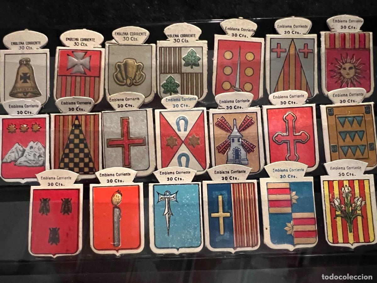 Military Antiques: 20 Emblemas Auxilio Social