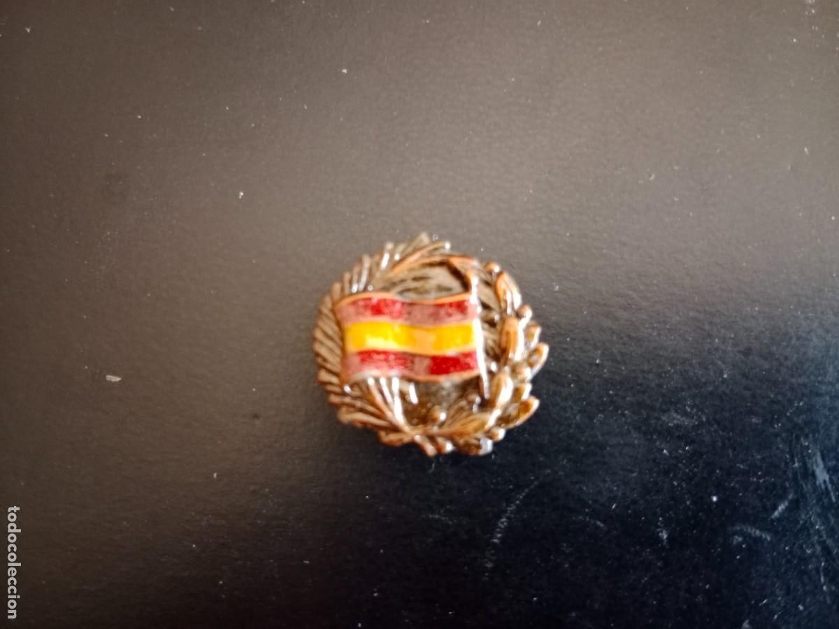 Military Antiques: ANTIGUA INSIGNIA DE OJAL - VENCEDORES DE LA GUERRA CIVIL - BANDERA DE ESPA&Ntilde;A LAUREADA