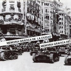 Militaria: ESPAÑA. GUERRA CIVIL 1936-1939. TROPAS FRANQUISTAS. UNIDAD MOTORIZADA DESFILANDO EN VALENCIA...