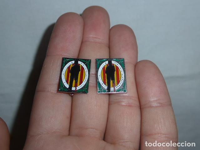 Militaria: Antigua pareja de inisgnias distintas de la Lliga de mutilats de la guerra d'Espanya, Catalana.