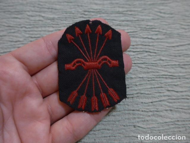 Militaria: Antiguo parche de Falange de guerra civil, original.