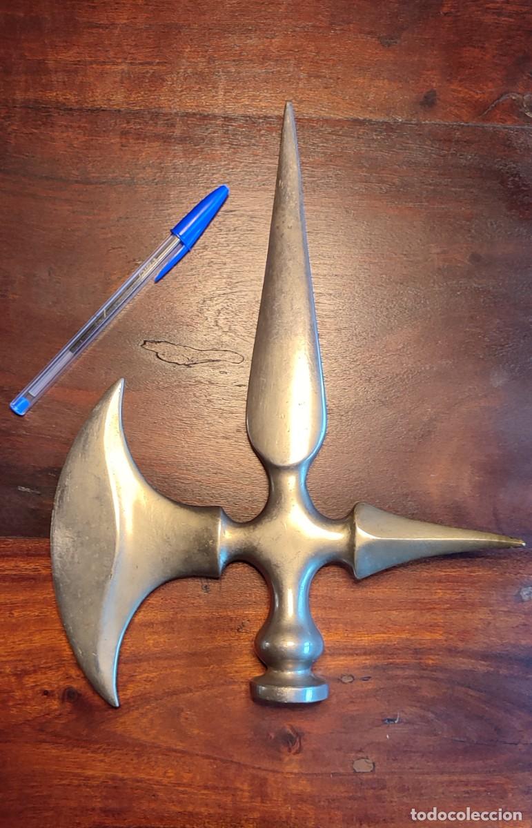 Militaria: Moharra alabarda. Perteneci&oacute; a la Guardia de Franco. ORIGINAL