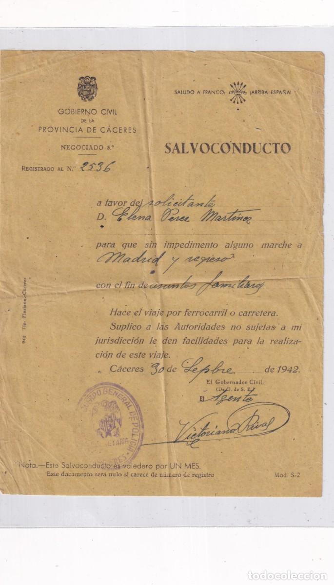 Militaria: Salvoconducto Gobierno Civil de C&aacute;ceres. Firma Victoriano Rivas. A&ntilde;o 1942