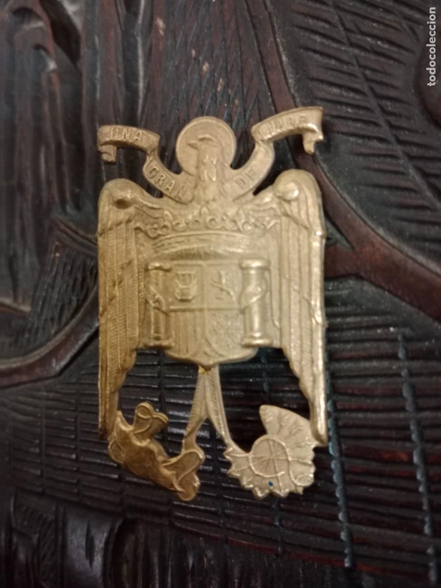 Militaria: ANTIGUO EMBLEMA CON IMPERDIBLE - AGUILA DE SAN JUAN - FRANQUISMO - LATON REPUJADO - 5 x 3 XM
