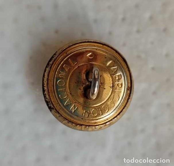 Militaria: Boton de traje militar - Foto 2