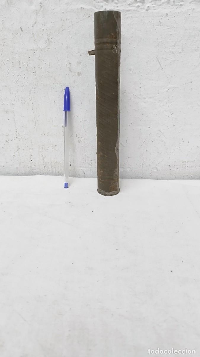 Militaria: Antiguo tubo militar de hojalata, porta documentos .&Eacute;poca guerra civil