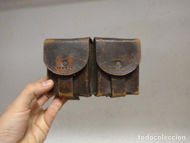 Militaria: Antigua cartuchera doble de cuero marron, guerra civil, original.