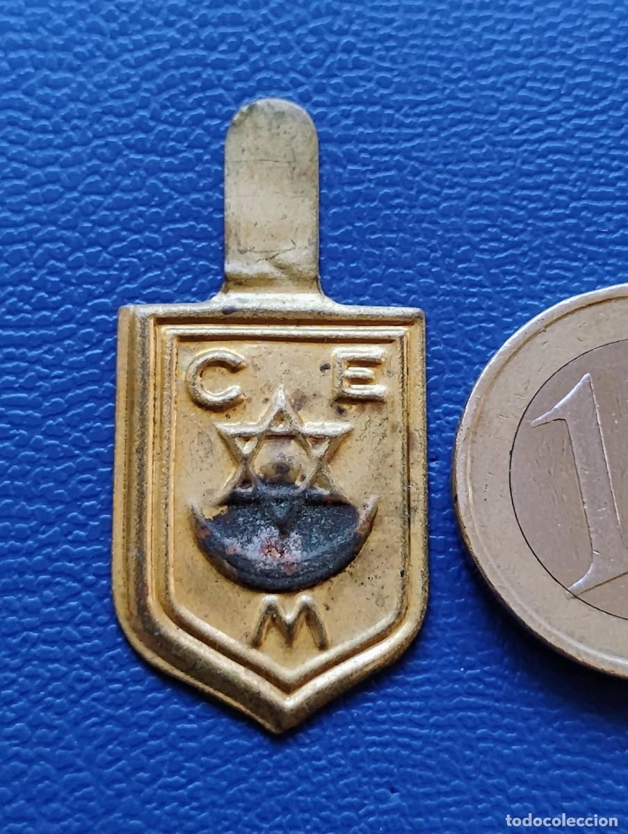 Militaria: EMBLEMA METALICO AUXILIO SOCIAL - CEM