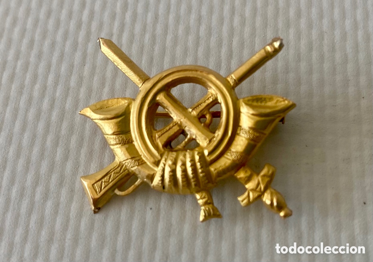 Militaria: Guerra Civil Espa&ntilde;ola emblema infanteria Republica