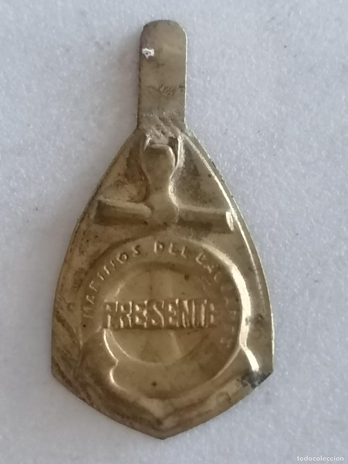 Militaria: EMBLEMA METALICO AUXILIO SOCIAL, MARINOS DEL BALEARES PRESENTE