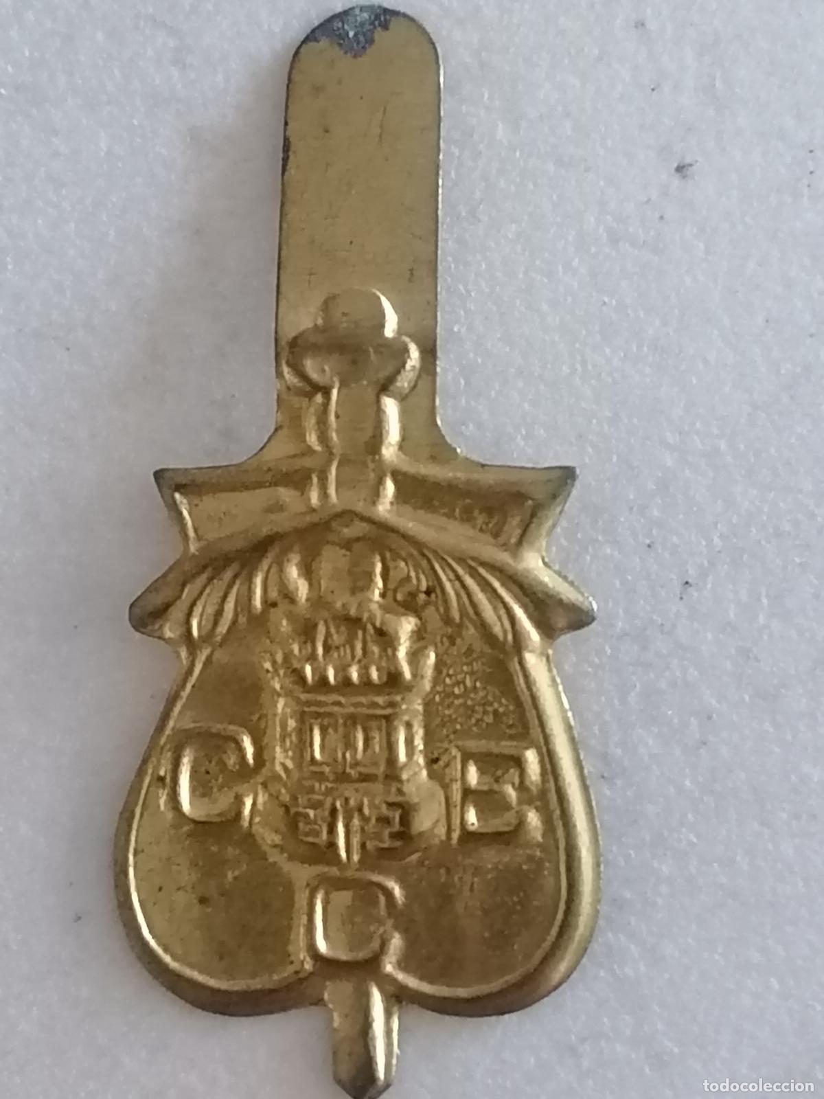 Militaria: EMBLEMA METALICO AUXILIO SOCIAL, CUERPO DE EJERCITO DE CASTILLA, A&Ntilde;OS 40
