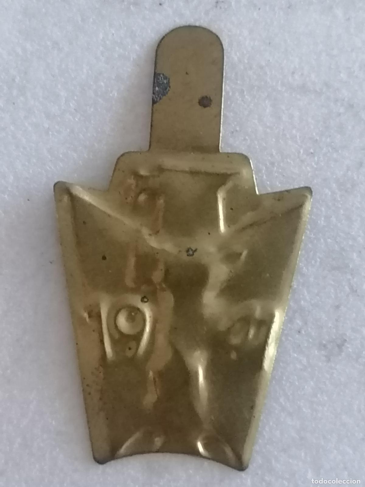 Militaria: EMBLEMA METALICO AUXILIO SOCIAL, 1941, A&Ntilde;OS 40