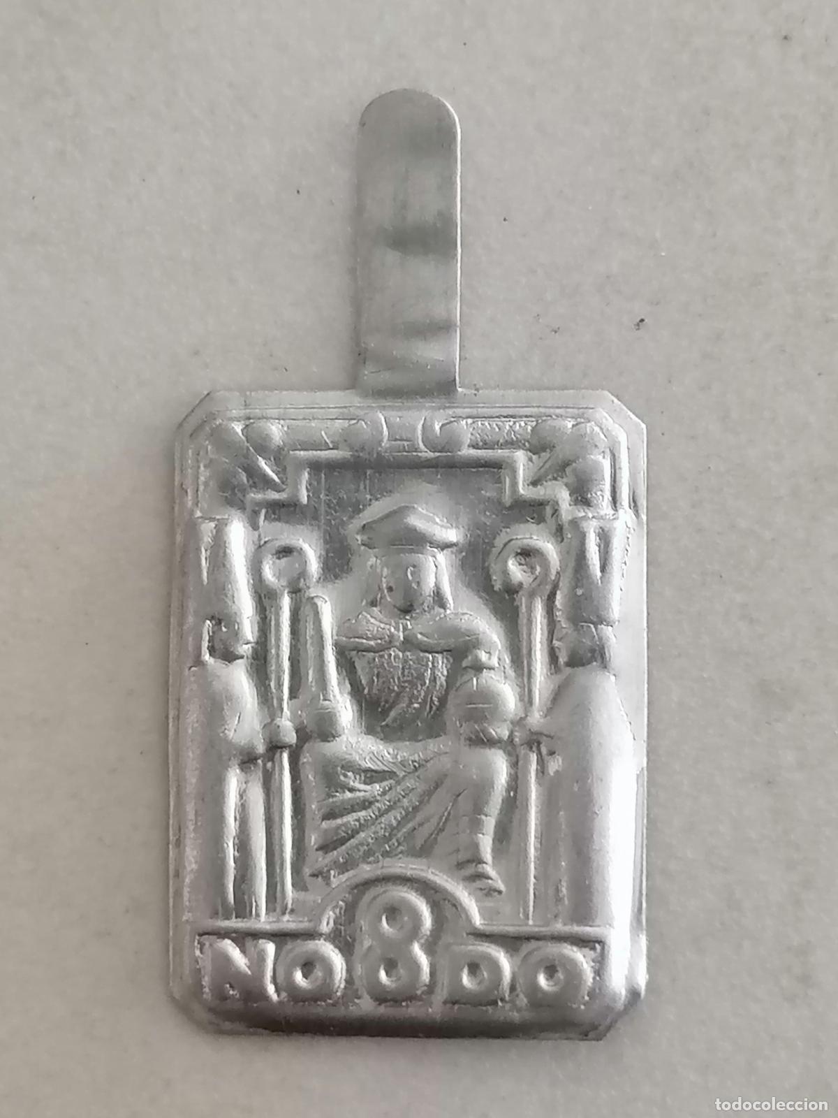 Militaria: EMBLEMA AUXILIO SOCIAL METALICO, ESCUDO SEVILLA