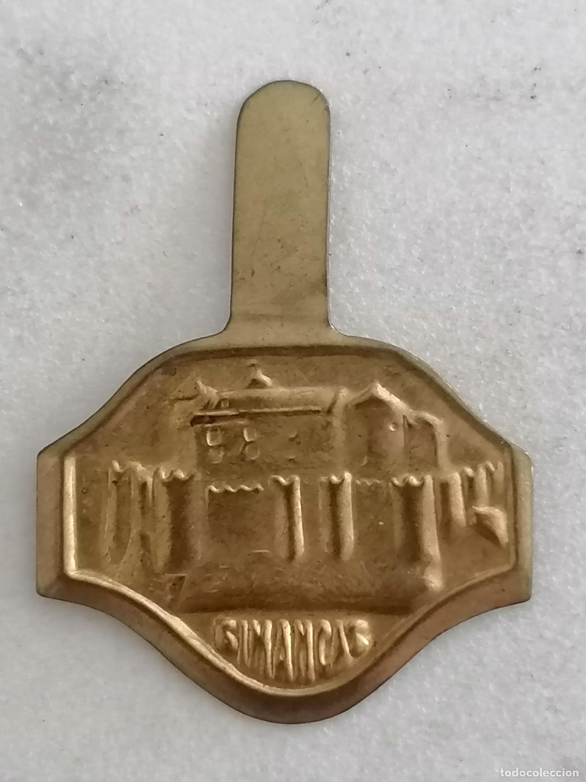 Militaria: EMBLEMA AUXILIO SOCIAL METALICO, CASTILLO DE SIMANCAS
