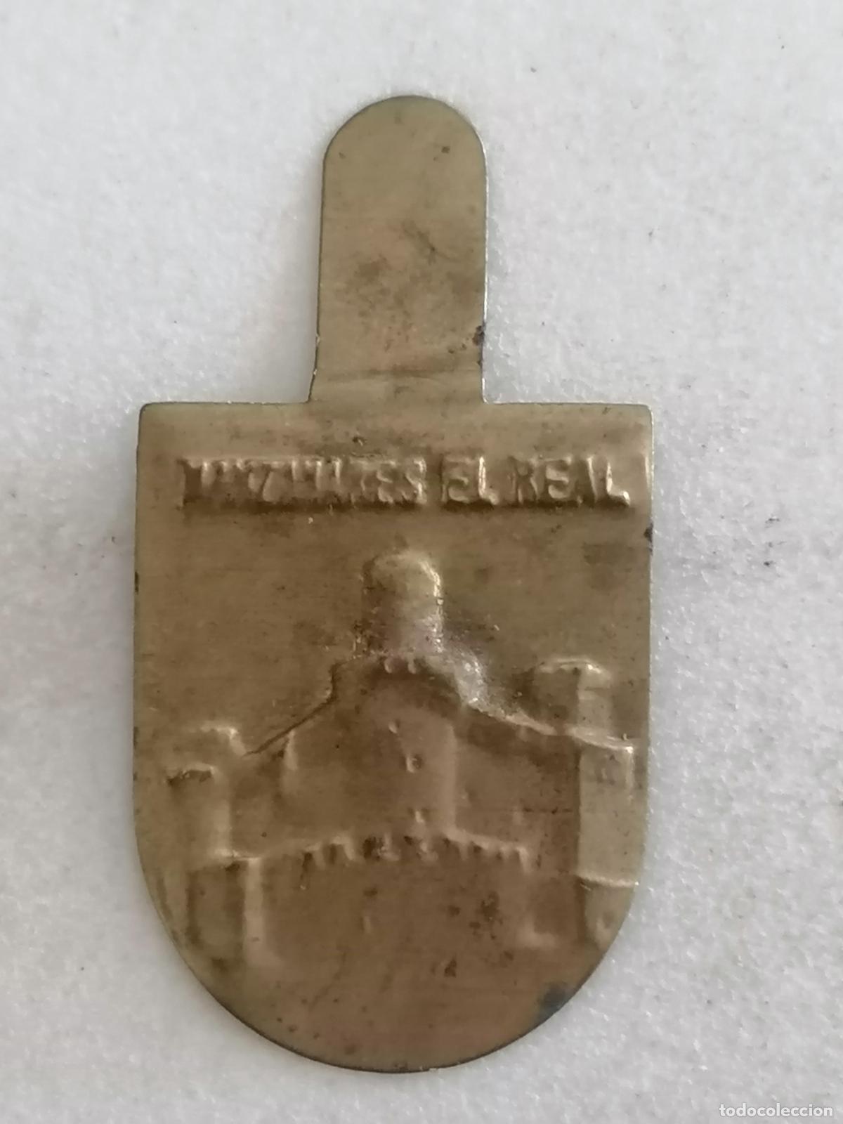 Militaria: EMBLEMA AUXILIO SOCIAL METALICO, MANZANARES EL REAL
