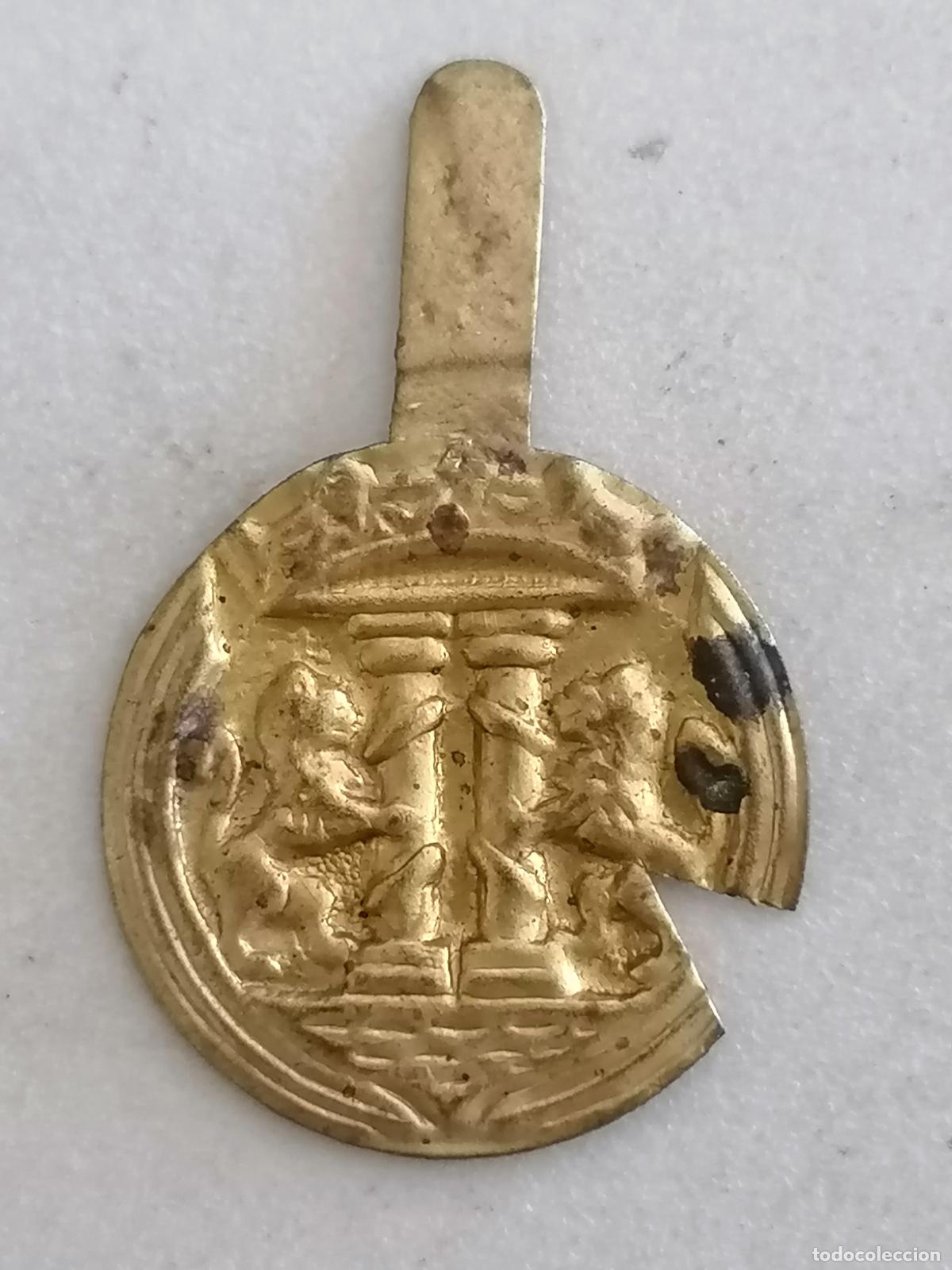 Militaria: EMBLEMA AUXILIO SOCIAL METALICO