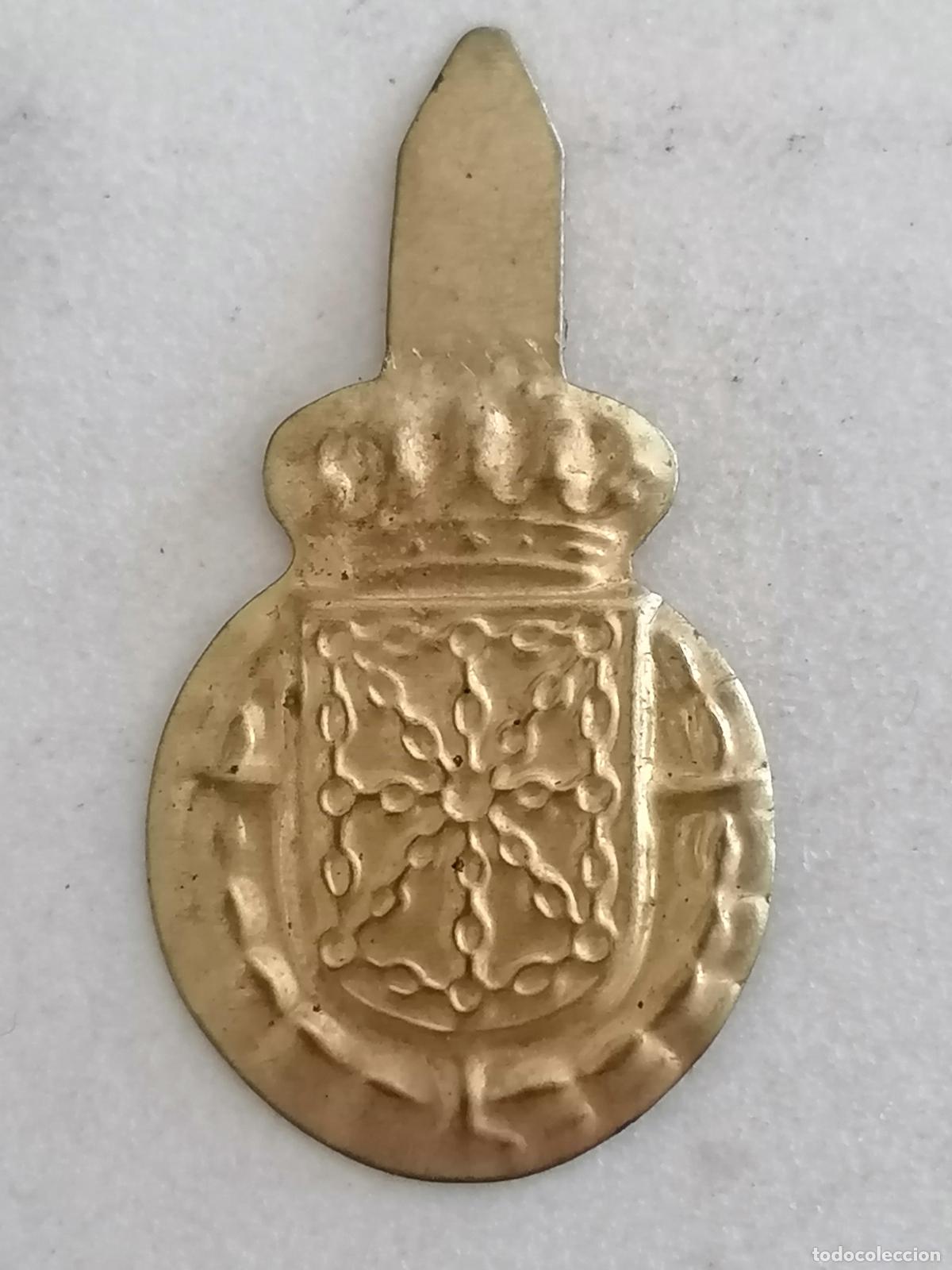 Militaria: EMBLEMA AUXILIO SOCIAL METALICO, ESCUDO NAVARRA