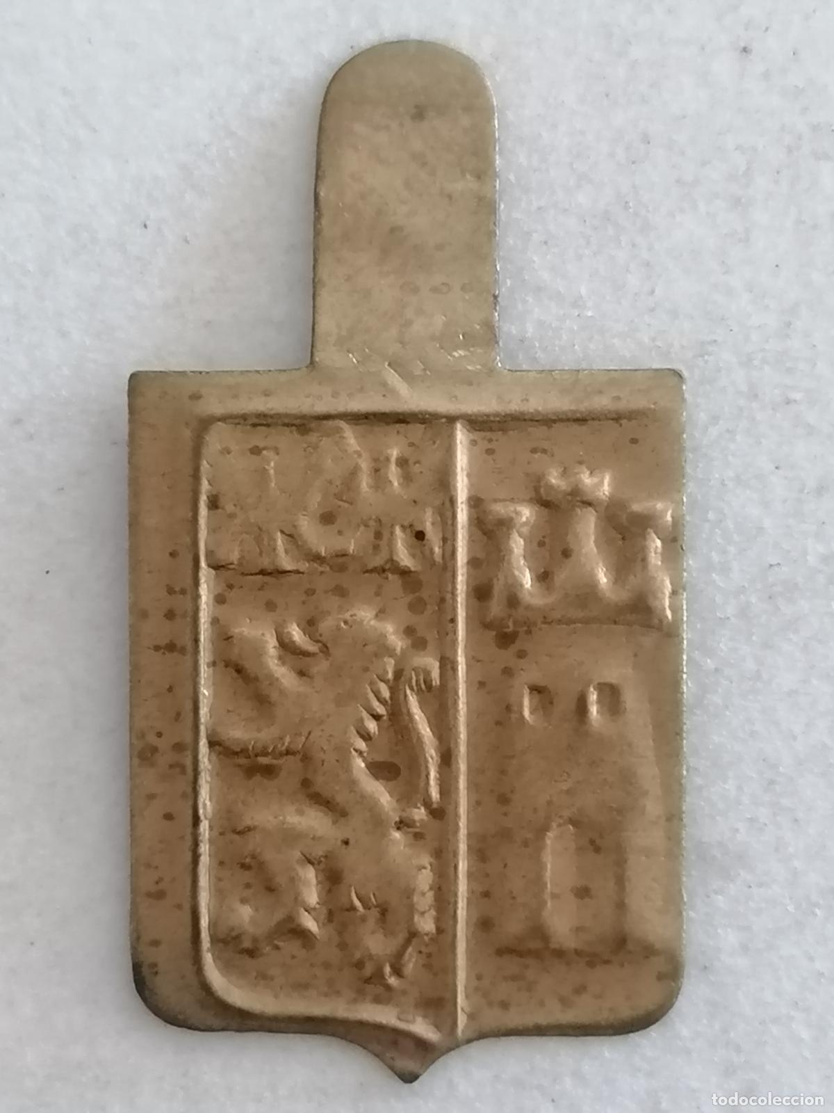 Militaria: EMBLEMA AUXILIO SOCIAL METALICO, CASTILLA Y LEON