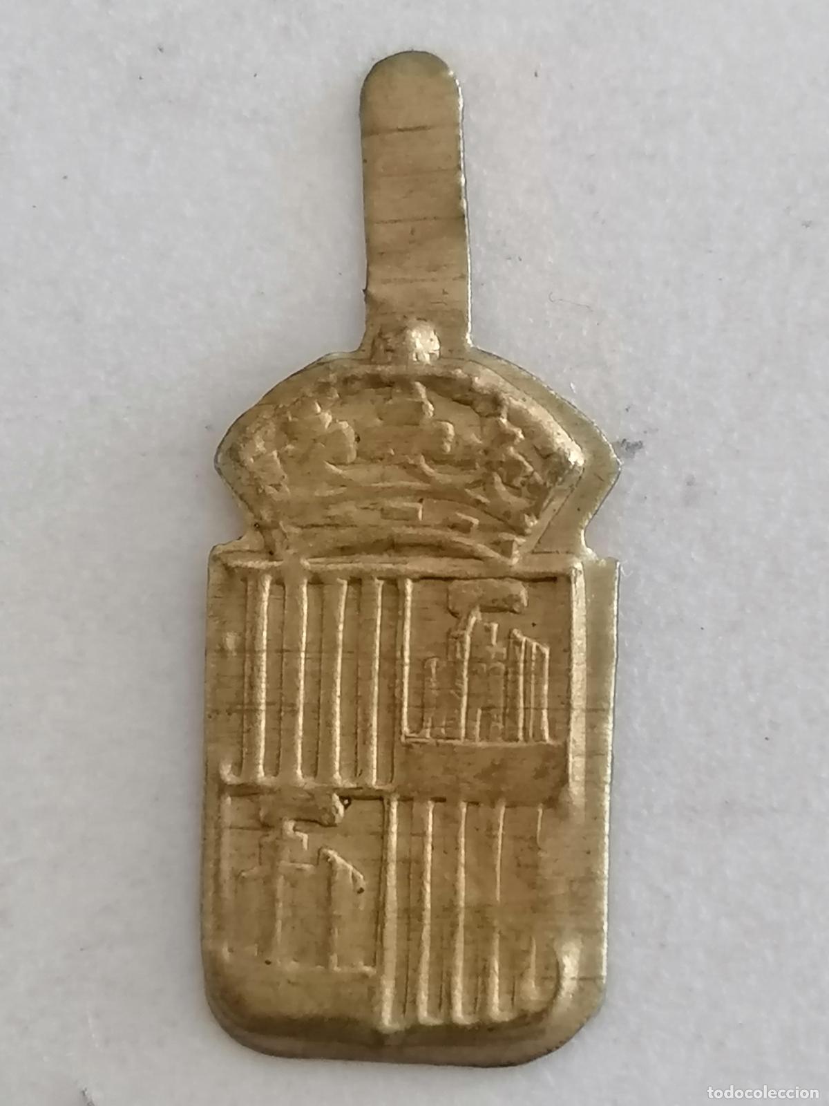 Militaria: EMBLEMA AUXILIO SOCIAL METALICO, ESCUDO DE BALEARES