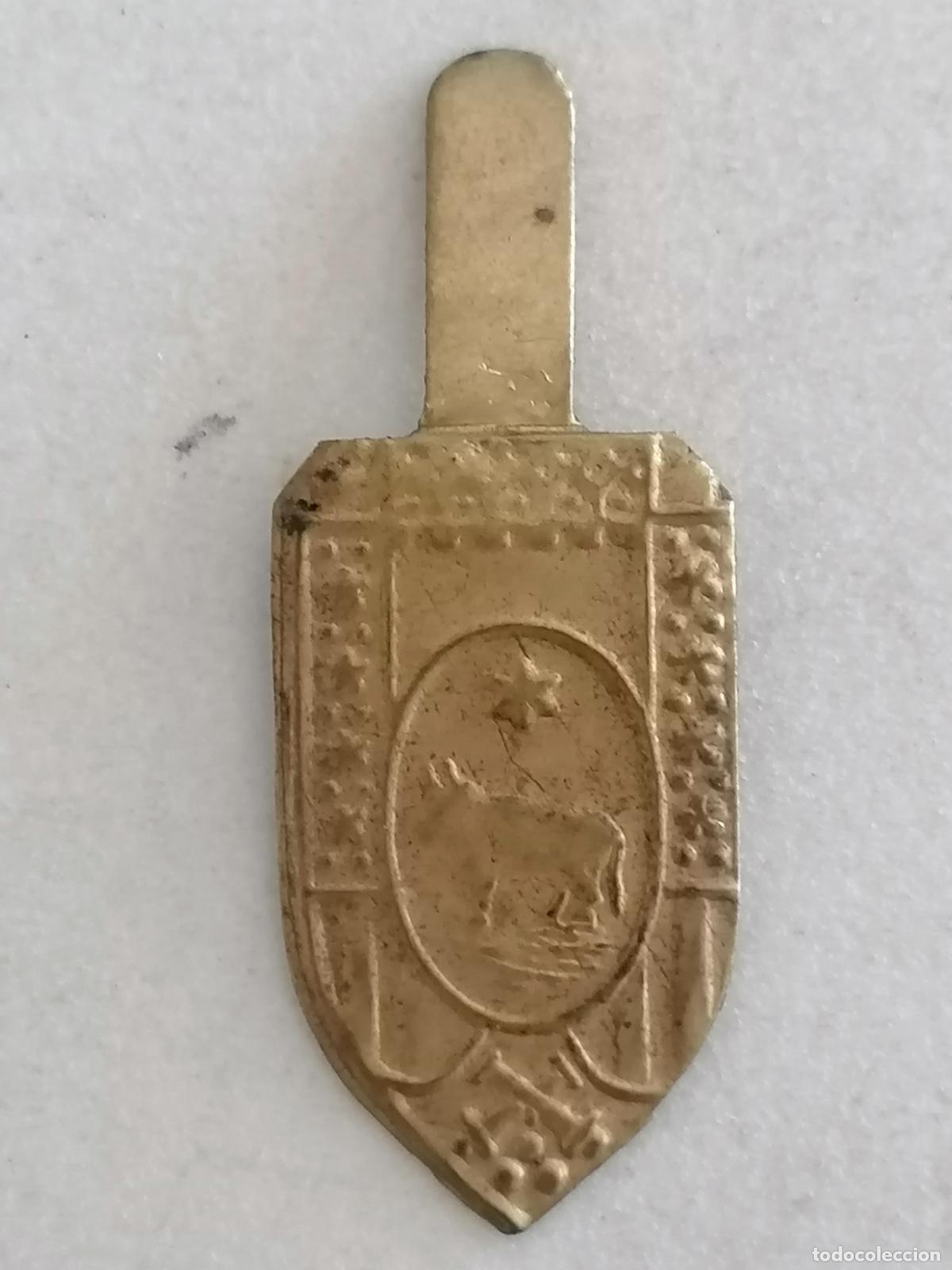 Militaria: EMBLEMA AUXILIO SOCIAL METALICO,