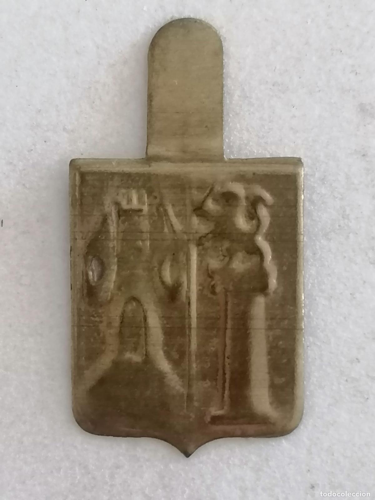 Militaria: EMBLEMA AUXILIO SOCIAL METALICO, CASTILLA LEON