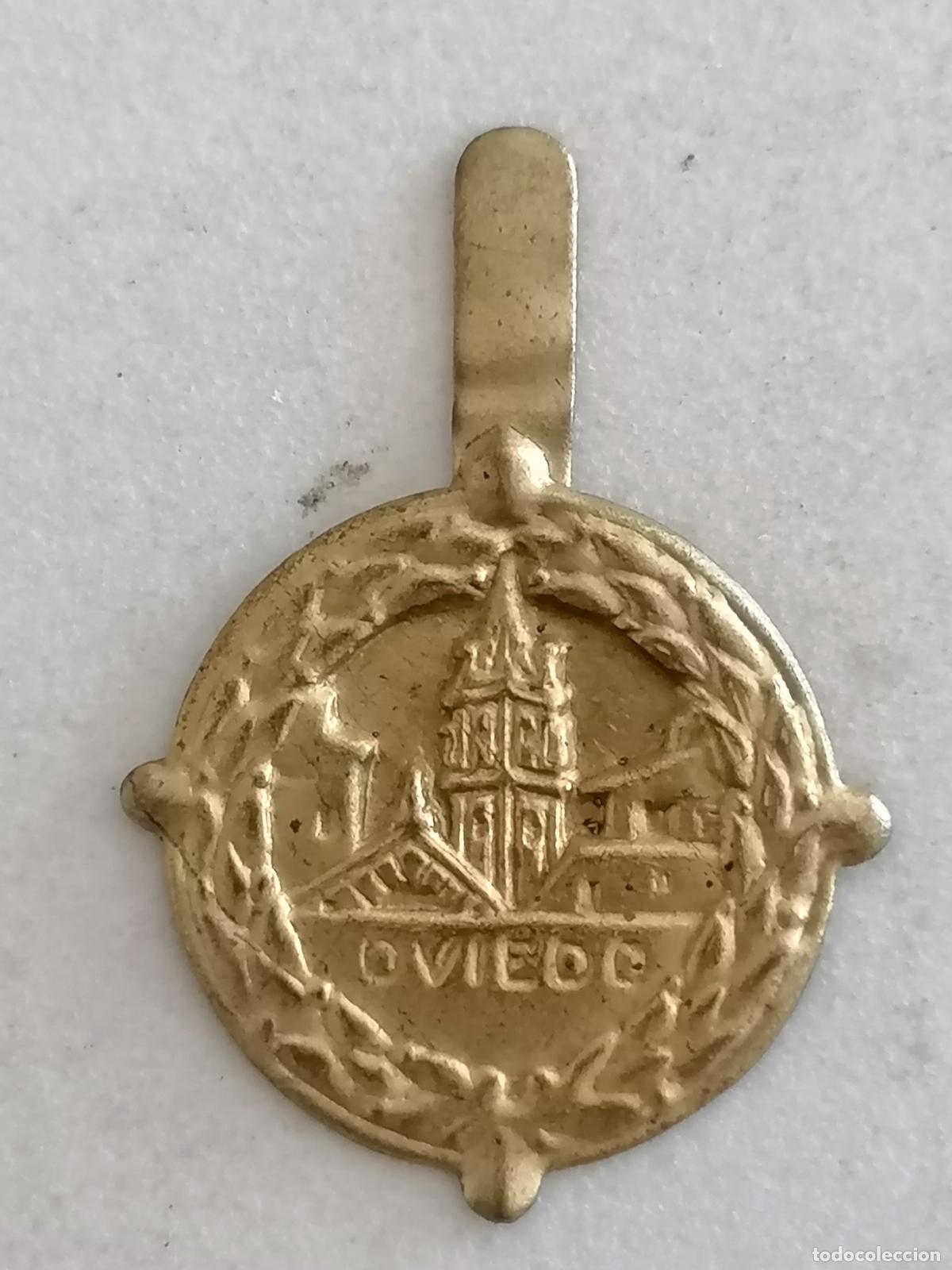 Militaria: EMBLEMA AUXILIO SOCIAL METALICO, ESCUDO DE OVIEDO