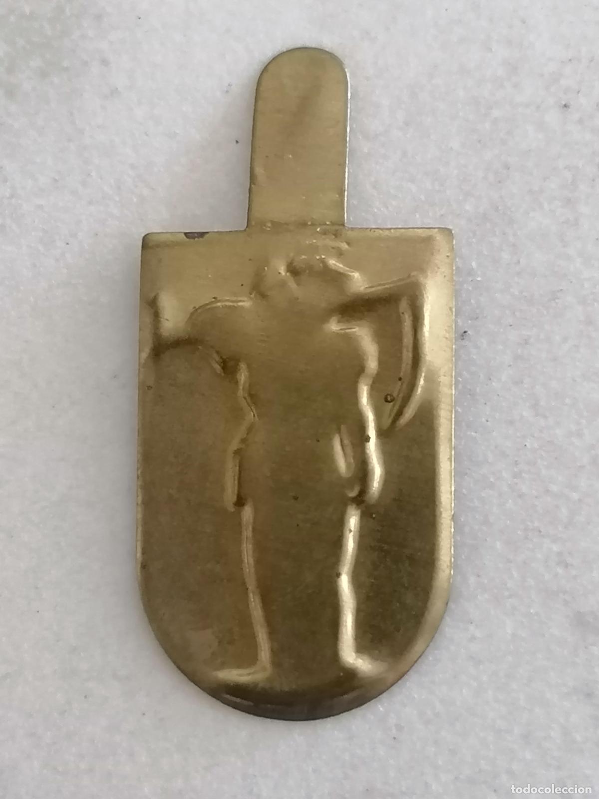 Militaria: EMBLEMA AUXILIO SOCIAL METALICO, SEGADOR, GUERRA CIVIL