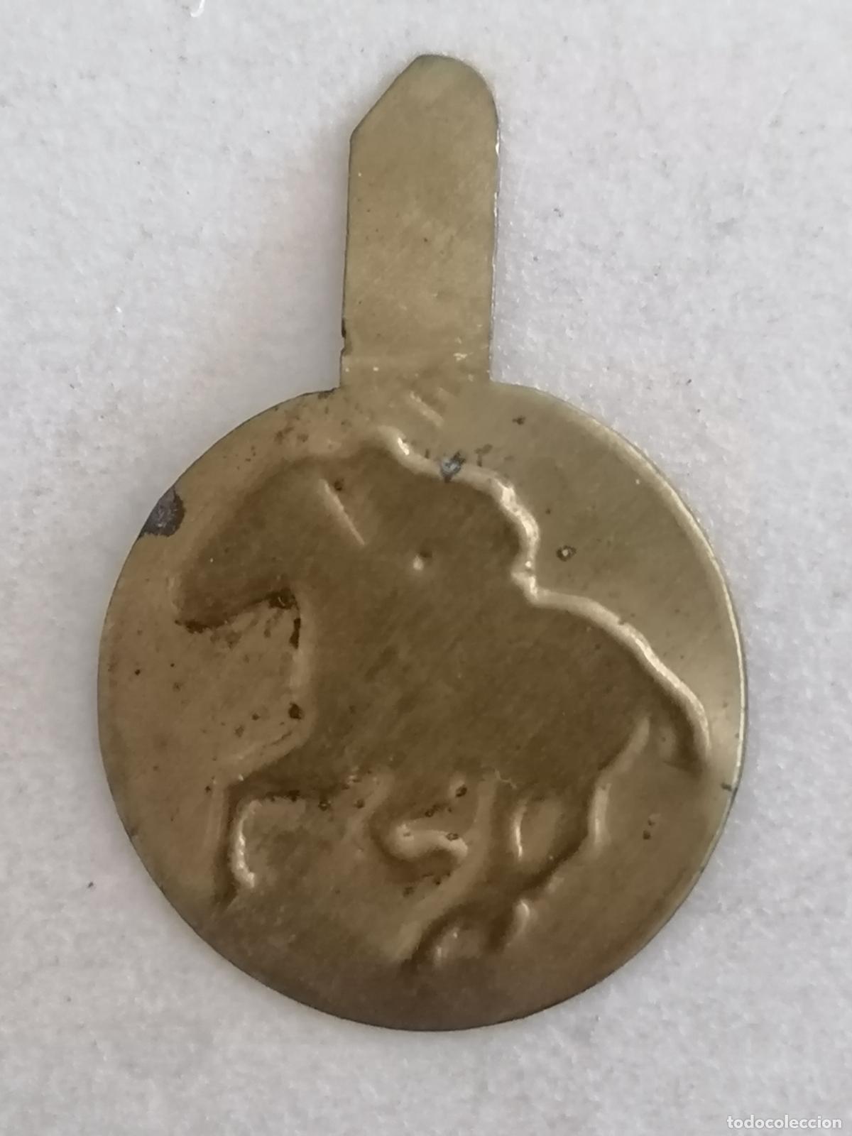 Militaria: EMBLEMA AUXILIO SOCIAL METALICO, HIPICA