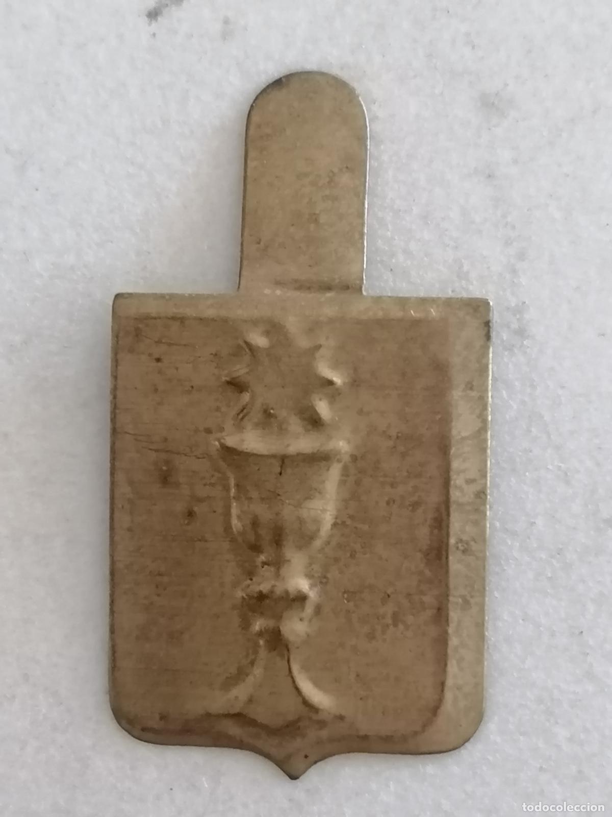 Militaria: EMBLEMA AUXILIO SOCIAL METALICO, CALIZ, CUENCA